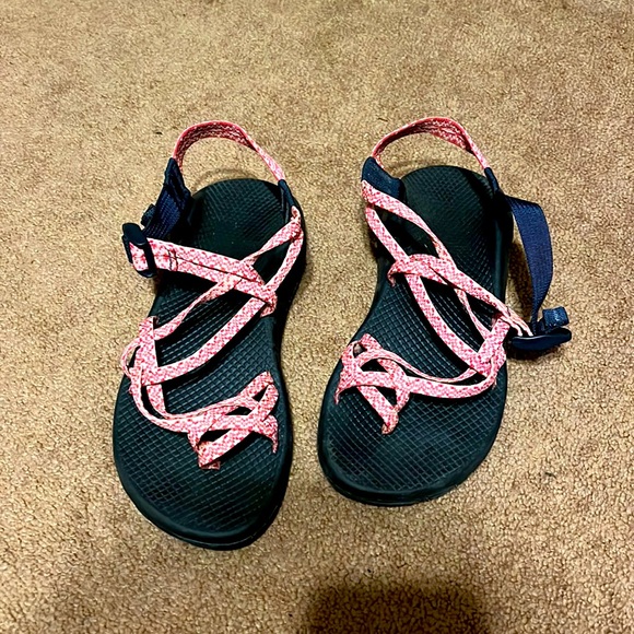chacos 9 wide womens
